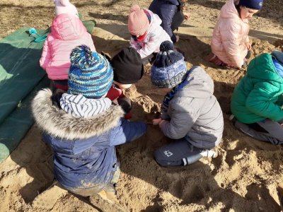 Paleontologické hřiště na zahradě ŠD