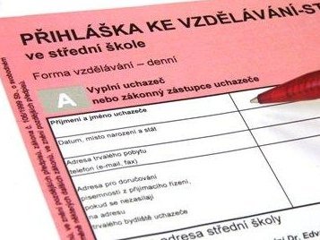 JAK SE PŘIHLÁSÍM NA STŘEDNÍ ŠKOLU A VÍCELETÉ GYMNÁZIUM