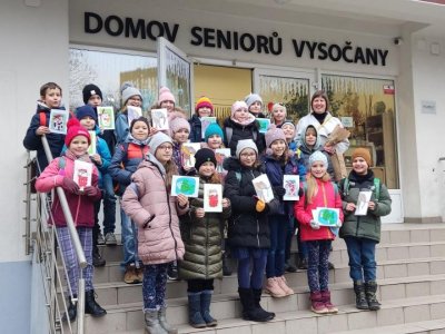 Žáci 4.D navštívili v rámci projektu Obejmi hrou Domov seniorů Vysočany. A užili si to. :-)