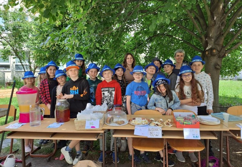 Abeceda peněz: Žáci 4.C a 4.F uspořádali e-jarmark