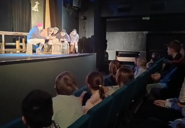 4.B | STÍNADLA SE BOUŘÍ
