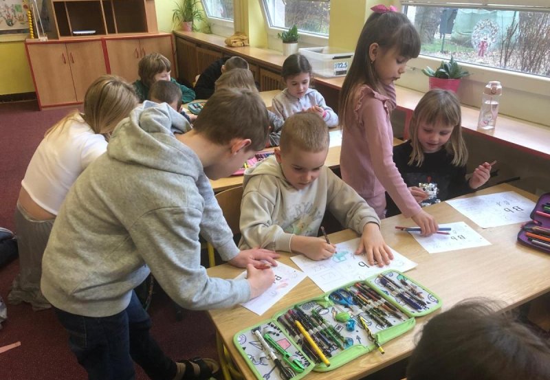 Předškoláci z mateřinek na zkušenou u prvňáčků