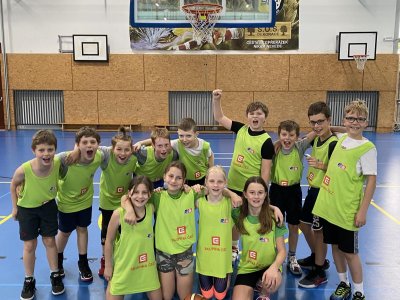 Sportovní úspěchy mladších žáků v basketbalu a ve fotbalu