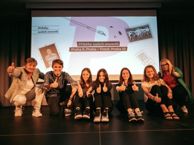 Žáci zapojení do projektu Příběhy našich sousedů zvládli závěrečnou prezentaci na veřejnosti na jedničku