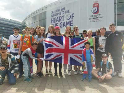 Výprava 6. B na světový šampionát, na hokej vyrazil i mix ze sedmých tříd