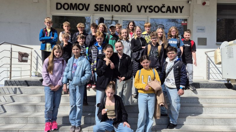 Dubnové Obejmi hrou tentokrát v režii žáků ze 6. A