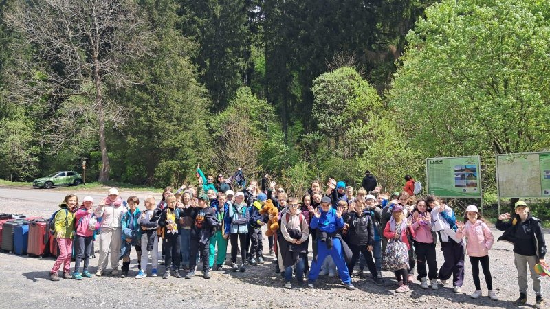 Žáci tříd 3. A, 3. B, 3. C, 4. D, 5. C a 5. D dorazili v pořádku na školy v přírodě